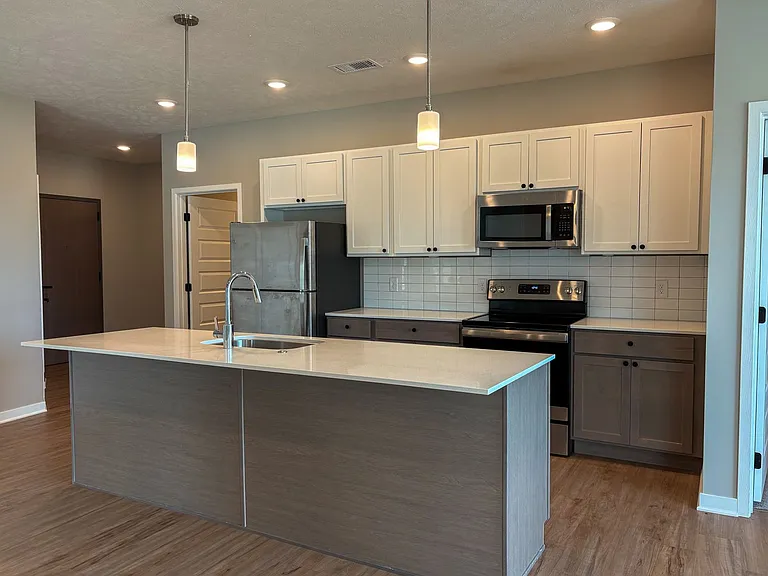 Level at Village Gardens — Photo 101