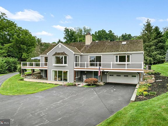 3rd image of 1061 Lyme Ct
