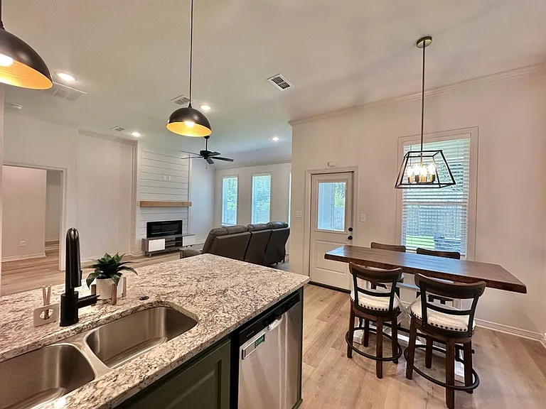3076 Royal Garden Rd — Photo 13