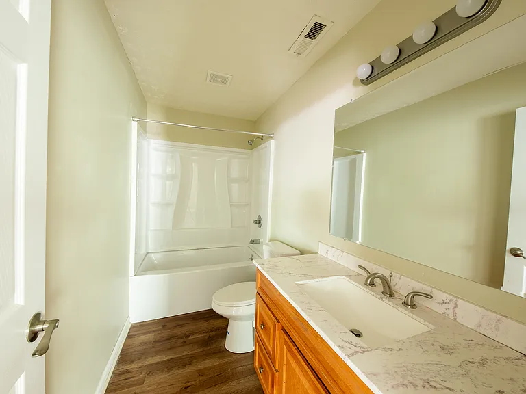 702 E Utica St #B — Photo 7