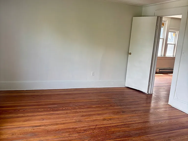 185 Monmouth Ave — Photo 3