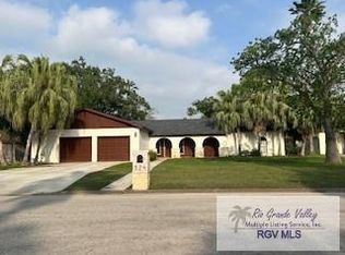 524 Palm Valley Dr W, Palm Valley, TX 78552