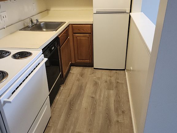 5th image of 15 Charter Oak Pl APT 2F