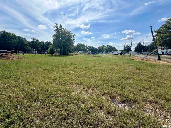 1915 Benton St, Eldorado, IL 62930