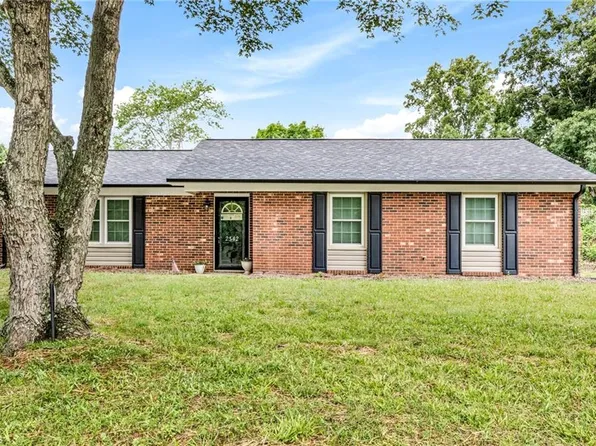 2542 Wood Valley Rd, Winston Salem, NC 27106