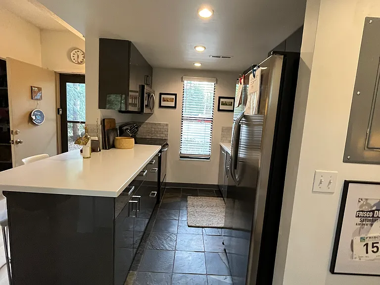 222 Creekside Dr — Photo 3