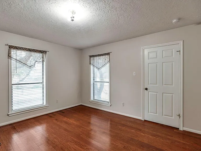 1126 Crossroads Dr — Photo 9