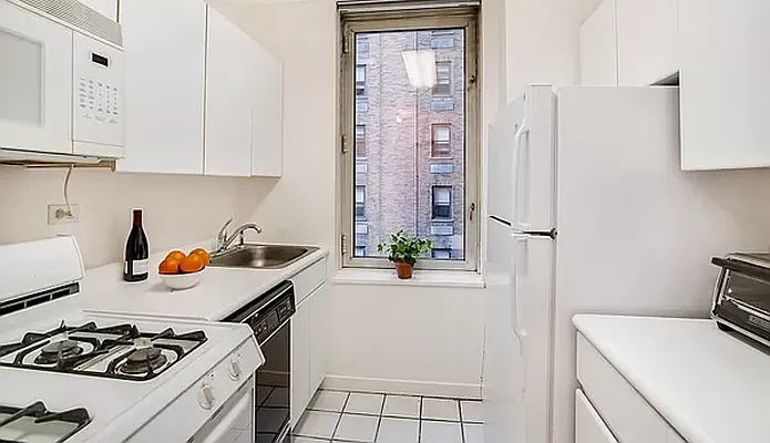 Rented by LV NY REALTY INC | media 9