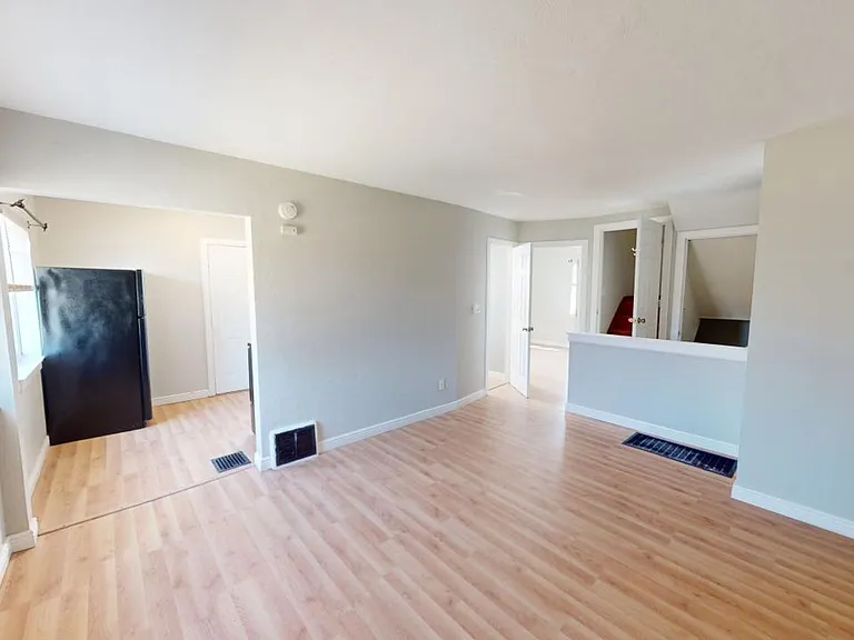 388 S Powell Ave — Photo 4