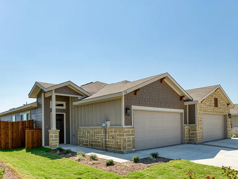 712 Harvest Moon Dr — Photo 2
