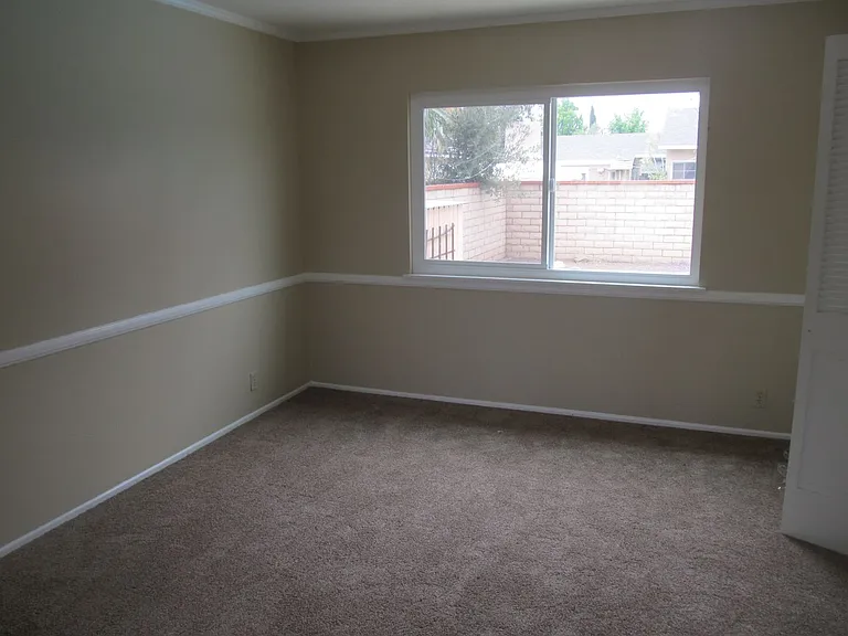522 E Collins Ave — Photo 3