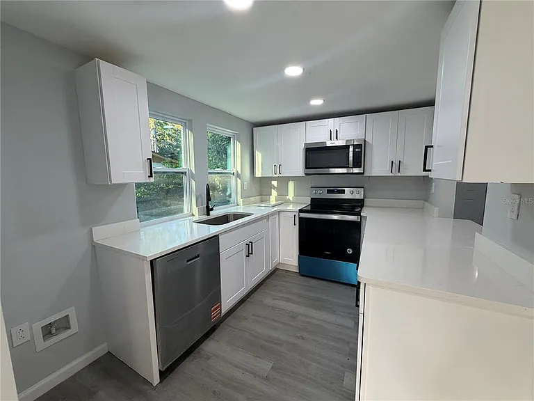 407 NE 19th Dr — Photo 6