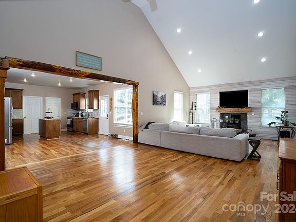 4th image of 149 Albany Dr