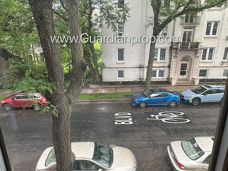 2876 Humboldt Ave S #105 — Photo 4