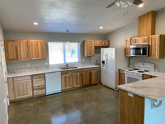 4th image of 12295 SE Kelly Way