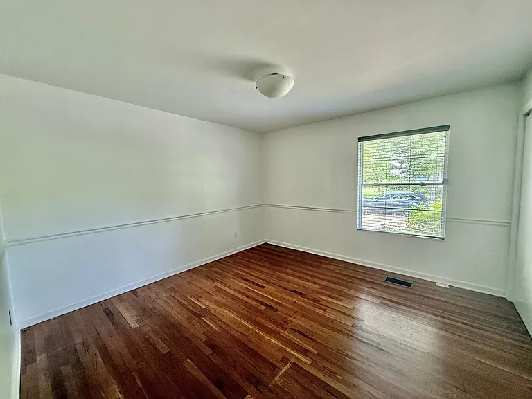 514 Ferry St NE — Photo 5