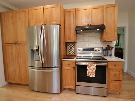 4th image of 25 Delmont Avenue