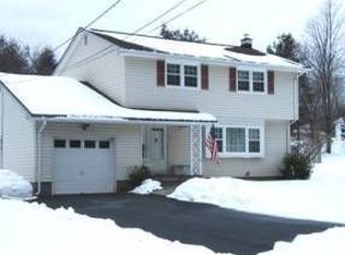 5 Cathy Ln, Chester, NJ 07930