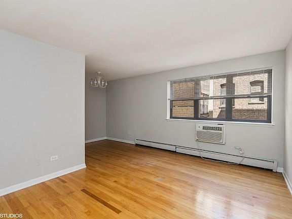 5th image of 510 W Briar Pl APT 210