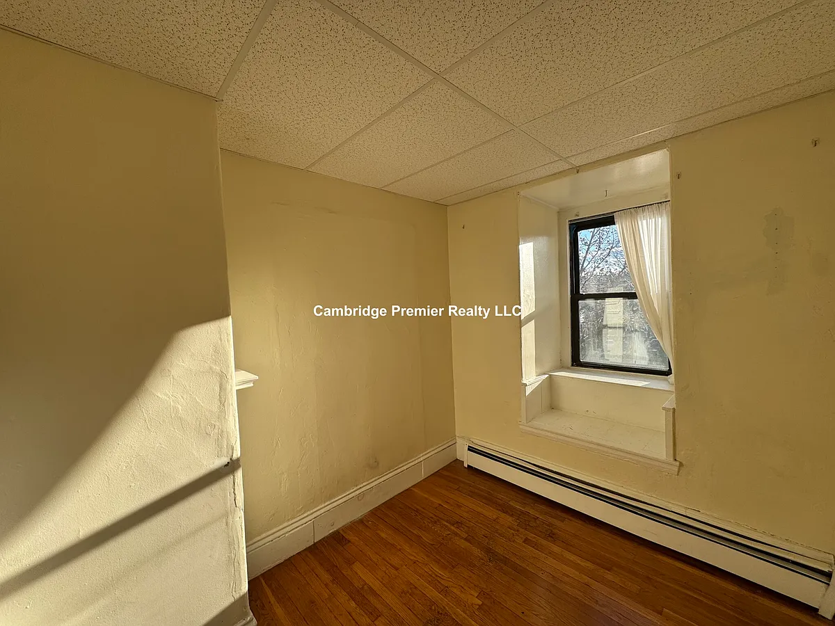 Building Photo - 179 1/2 Harvard St #1