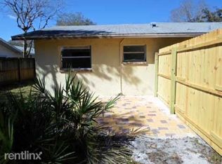 909 Lake Palms Dr, Largo, FL 33771