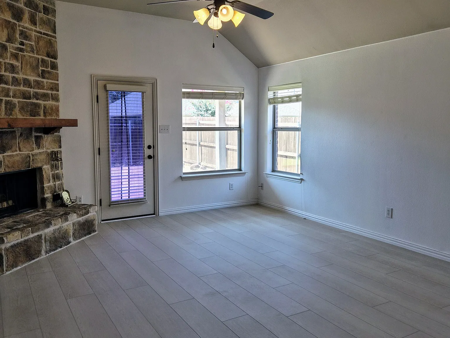 3 bed, 2087 sqft, $2,300 — Photo 4