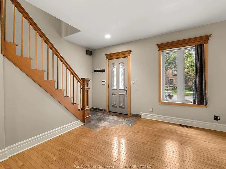 803 Monmouth Rd — Photo 5