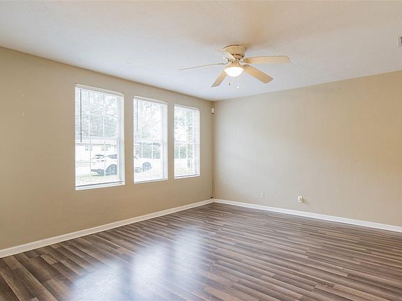 3rd image of 6925 Woodley Dr