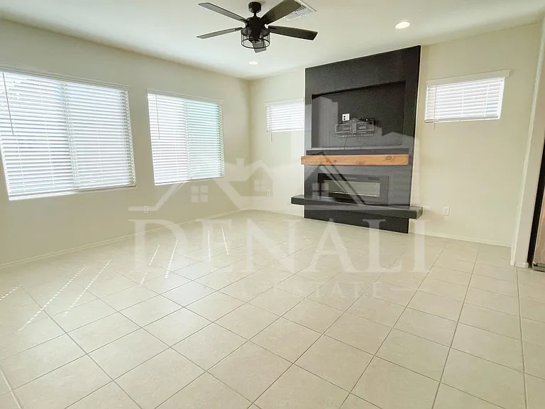 866 E Artesia Pl — Photo 6
