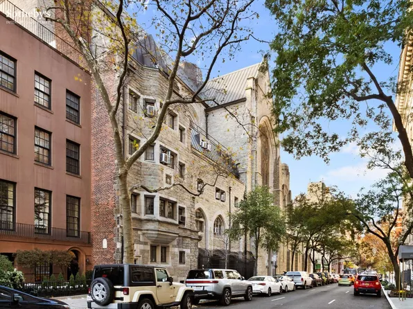 139 East 66th Street image 10 of 10