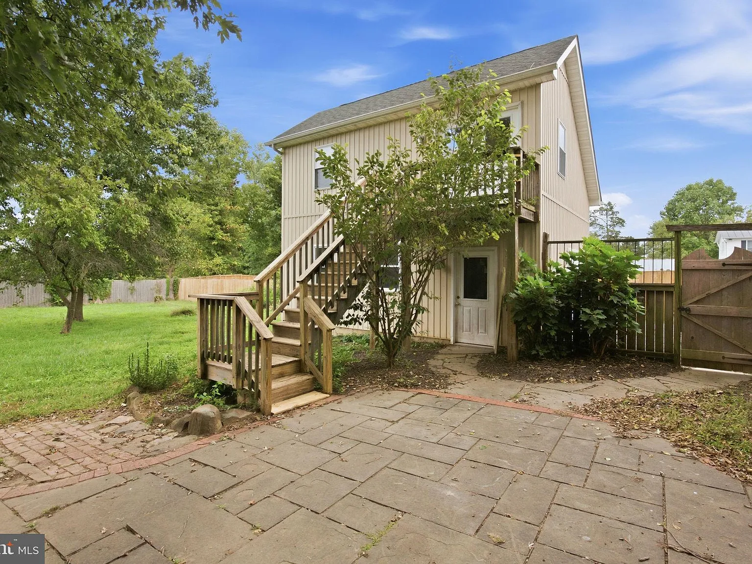 2 bed, 2.0 bath, 1553 sqft, $2,000 — Photo 2