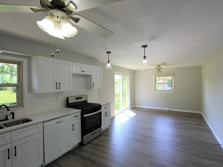 513 Thorne Dr — Photo 13