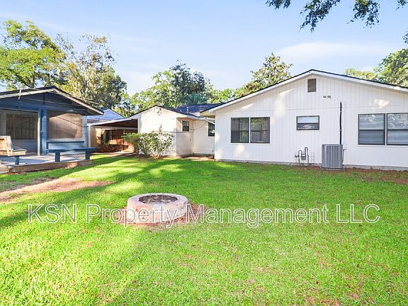3rd image of 32 Skyline Dr