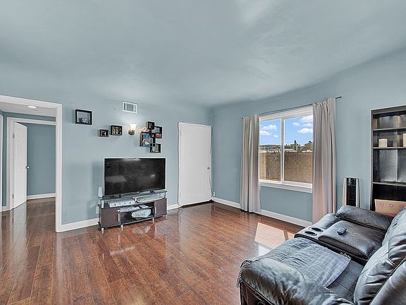 5th image of 1670 Broadway St
