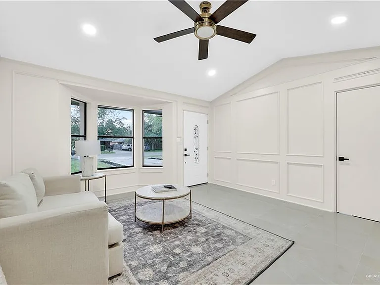 4406 Alejandro St — Photo 3