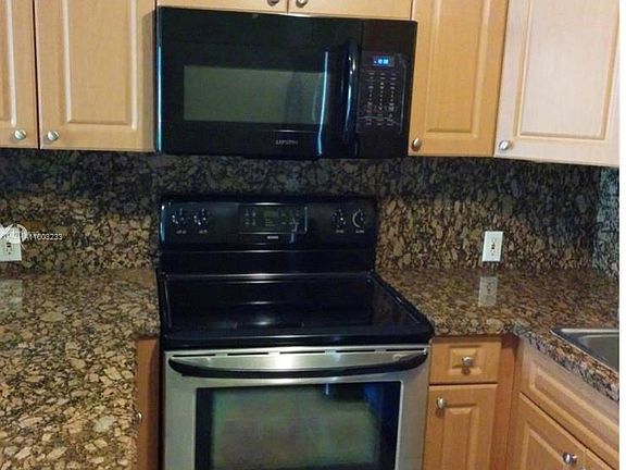 3rd image of 8290 Lake Dr APT 118