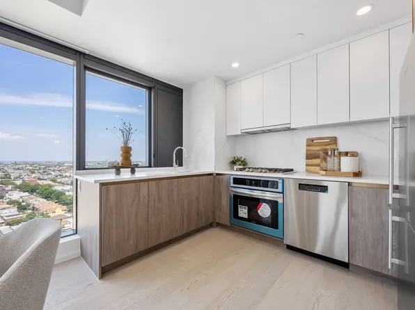 2286 Cropsey Avenue image 13 of 27