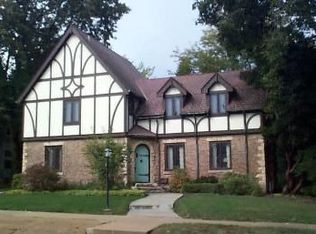 864 W Highland Ave, Elgin, IL 60123