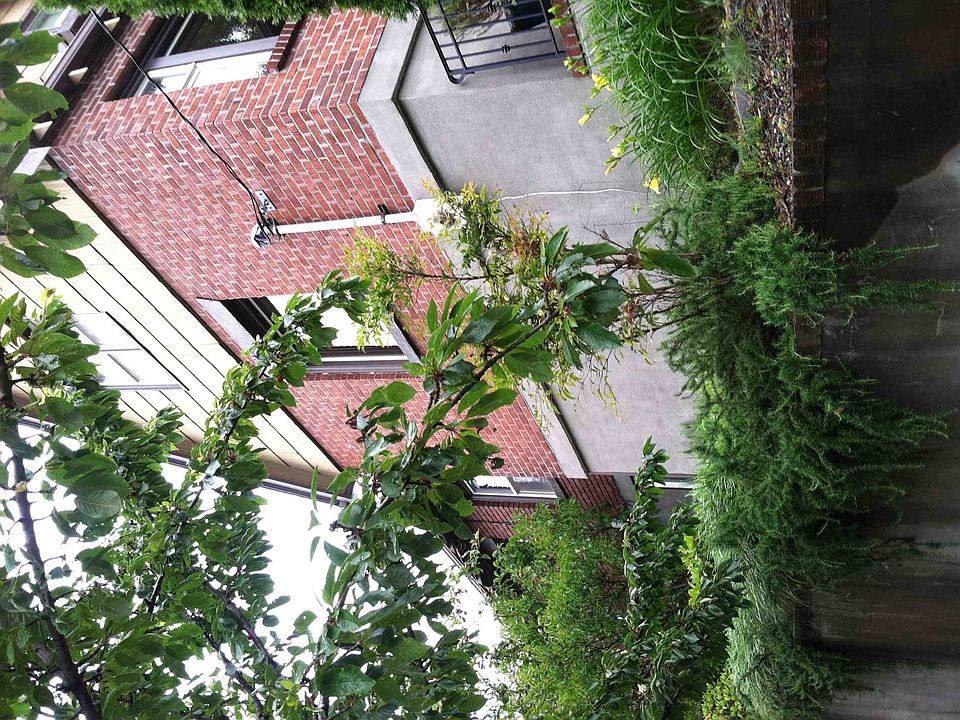 2nd image of 600 NE 77th St
