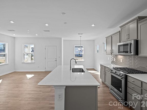 4th image of 3617 Edisto Pl