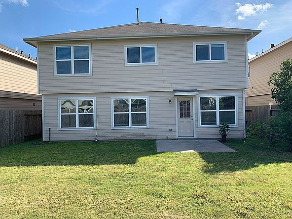3rd image of 931 Crestmont Place Loop
