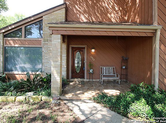 2nd image of 14902 Elm Park St