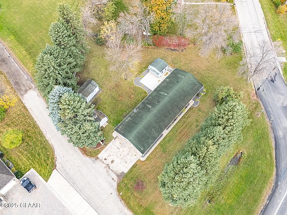 5th image of 1112 Dakota Ave