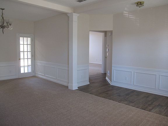 Dining Room/Foyer