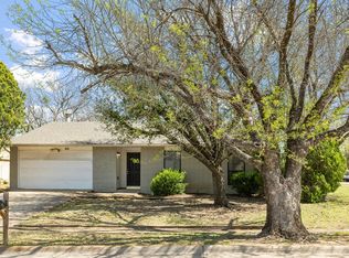 623 Live Oak Dr, Mansfield, TX 76063
