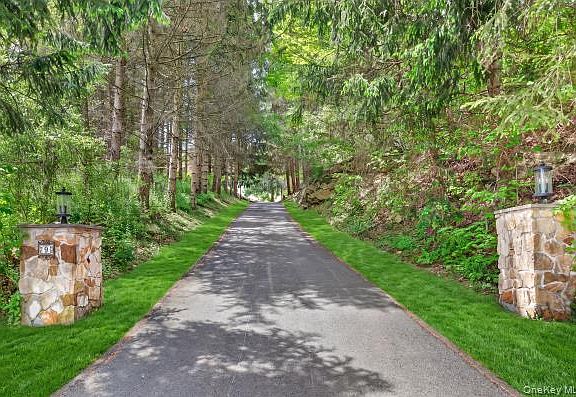 2nd image of 9 Hickory Ridge Road