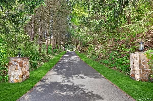 2nd image of 9 Hickory Ridge Road