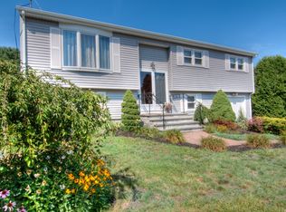 124 Butternut Dr, North Kingstown, RI 02852