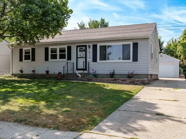2012 Pioneer Dr, Beloit, WI 53511