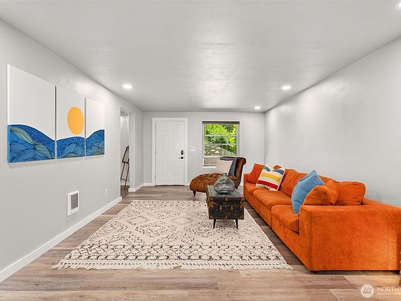 5th image of 248 Sussex Avenue E